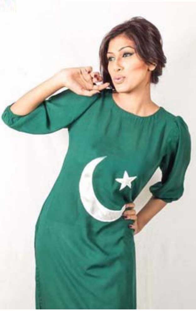 Women-Dress-Styles-at-14-August-independence-Day-Pakistan-